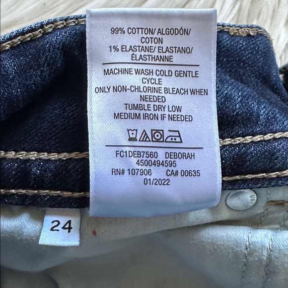 Hudson Jeans Ruby Mid Thigh Shorts - Picture 6 of 8